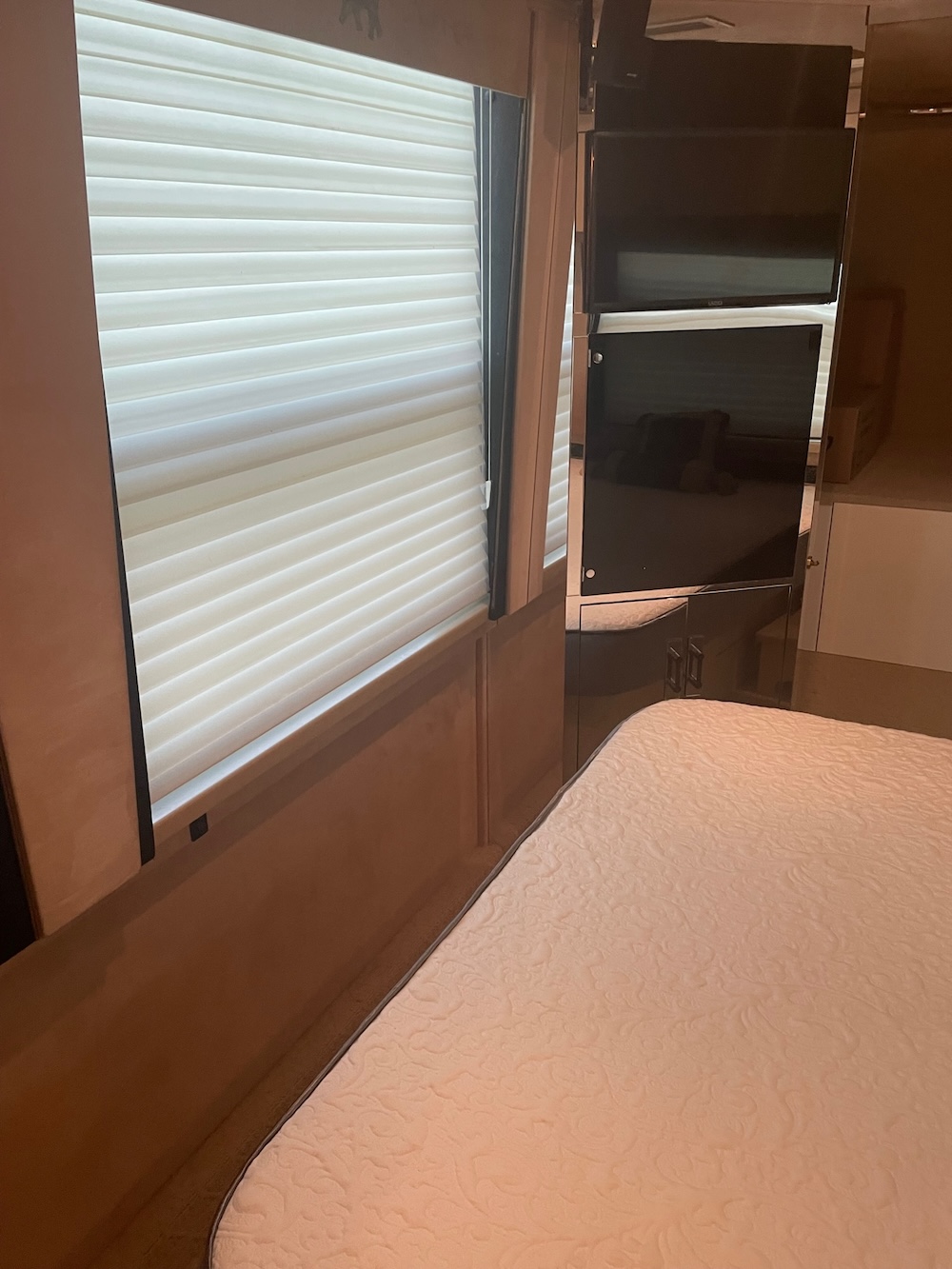 2001 Prevost Country Coach XLII For Sale