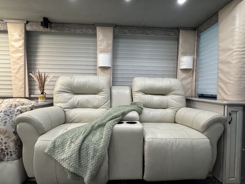 2001 Prevost Country Coach XLII For Sale
