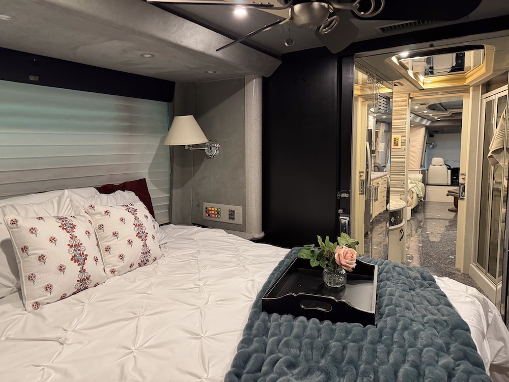 2001 Prevost Country Coach XLII For Sale