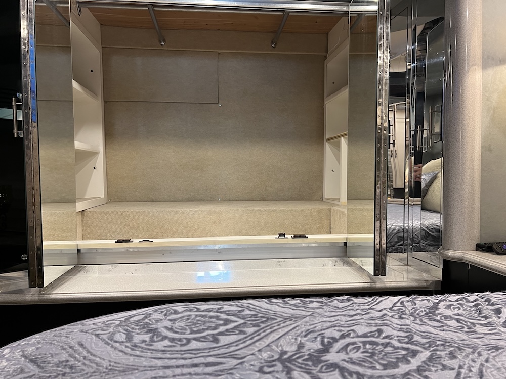 2001 Prevost Country Coach XLII For Sale
