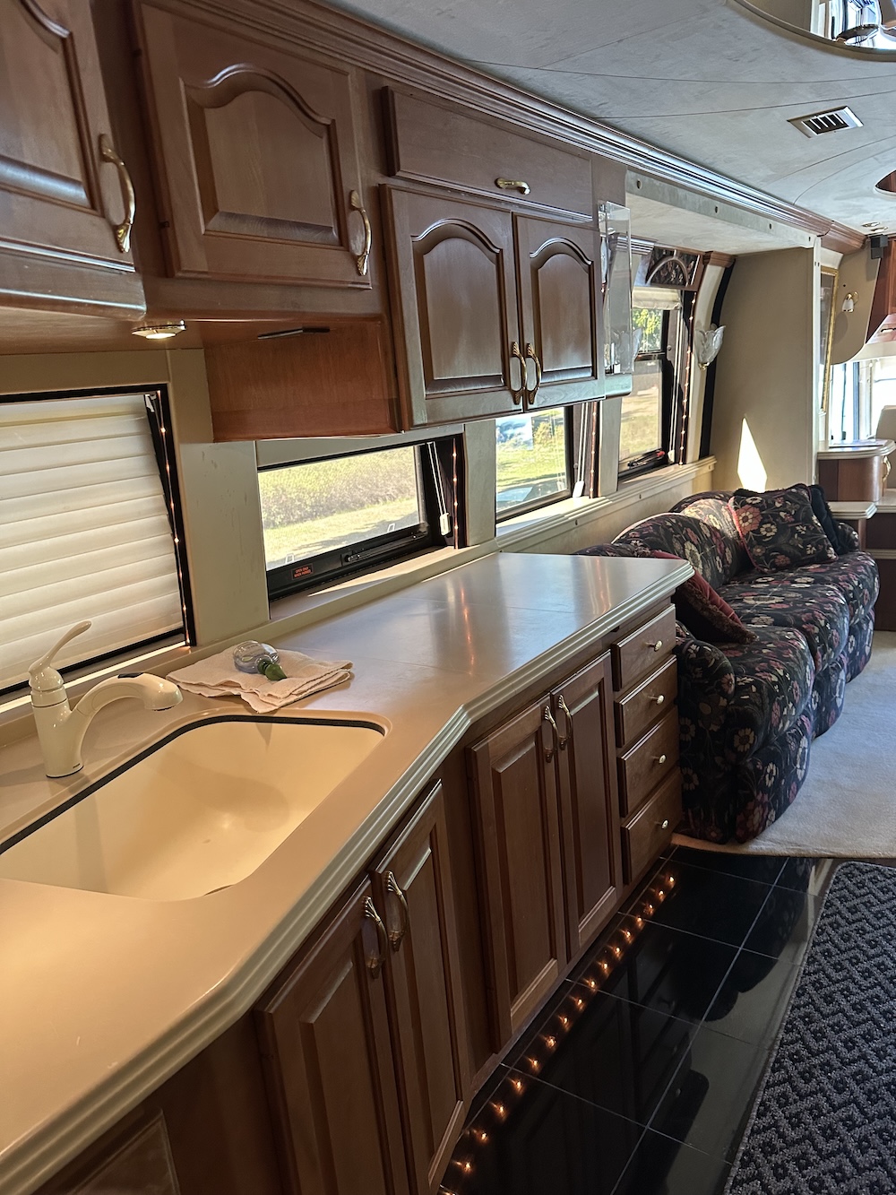 2001 Prevost Country Coach XLII For Sale