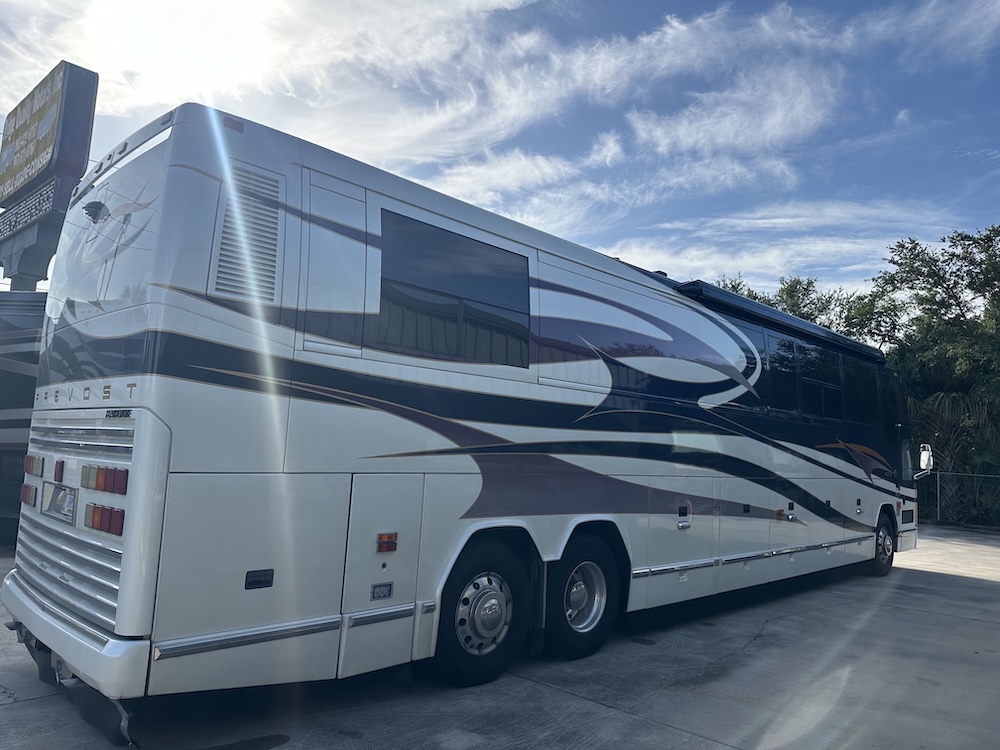 2001 Prevost Featherlite H3-45 For Sale