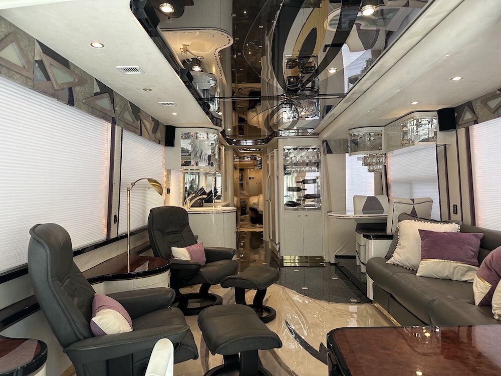 2001 Prevost Featherlite H3-45 For Sale