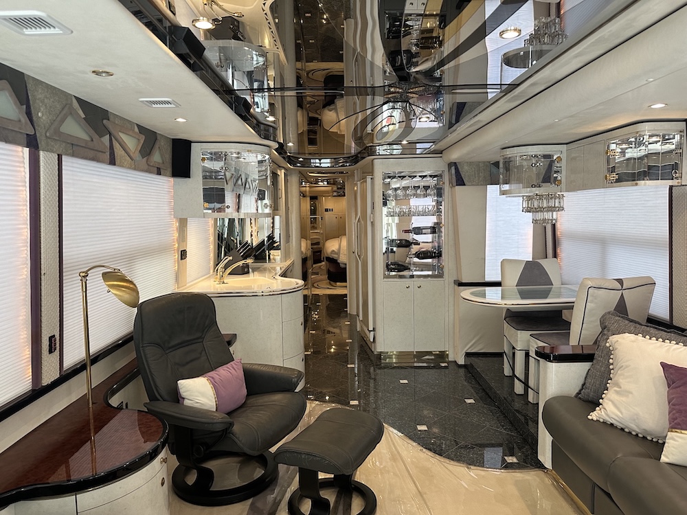 2001 Prevost Featherlite H3-45 For Sale