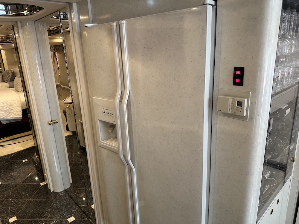 2001 Prevost Featherlite H3-45 For Sale