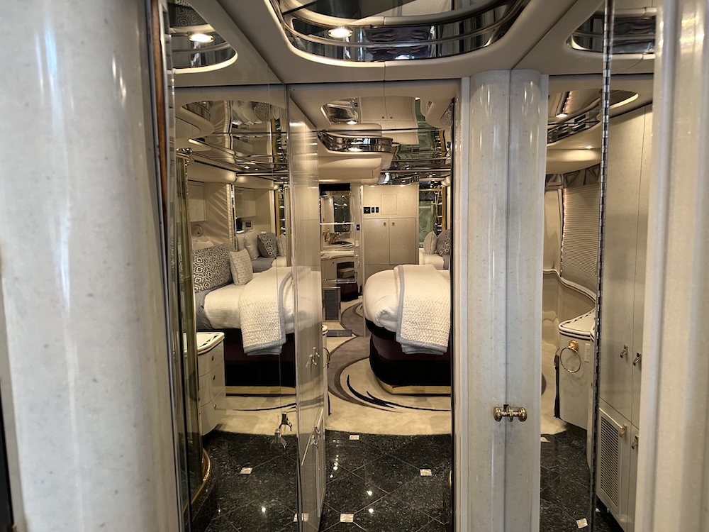 2001 Prevost Featherlite H3-45 For Sale