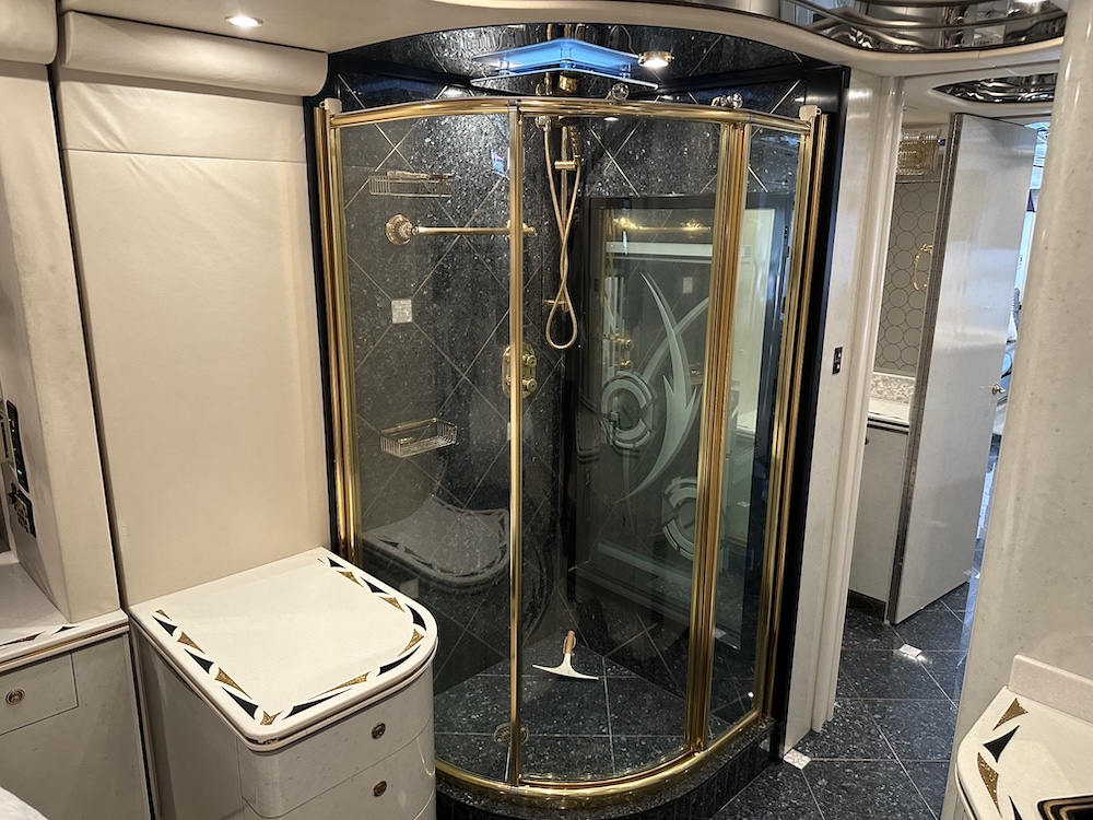 2001 Prevost Featherlite H3-45 For Sale