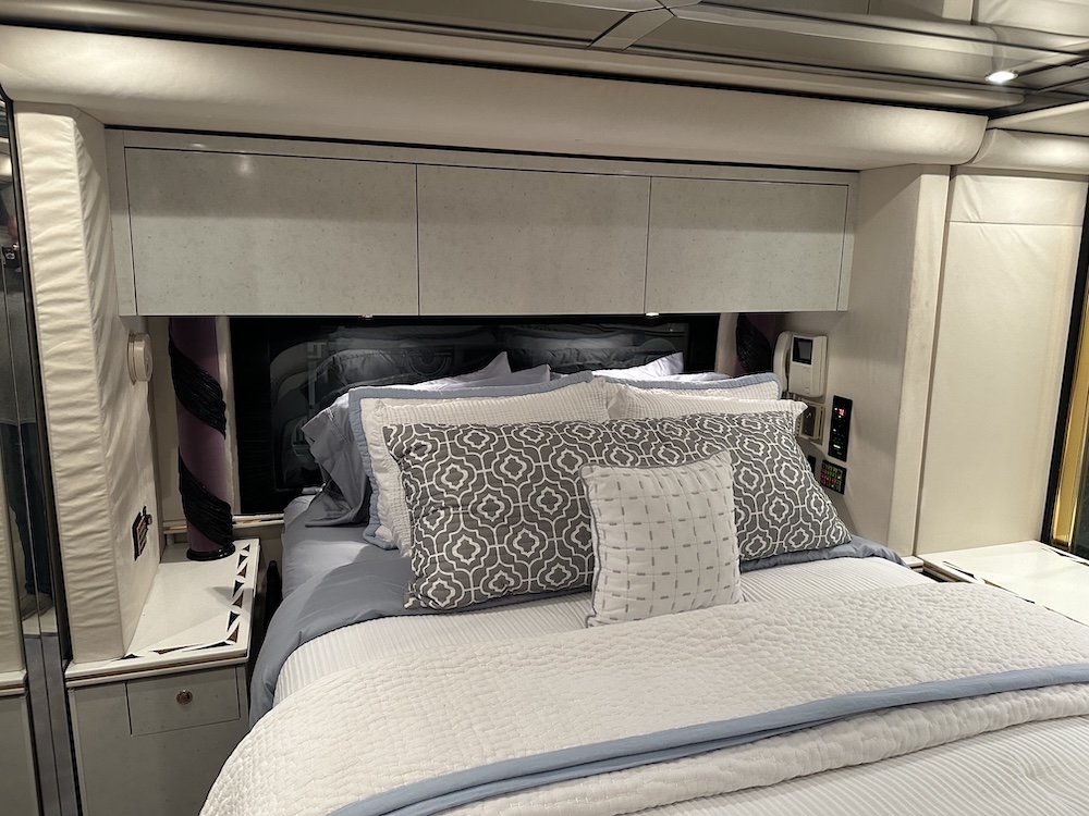2001 Prevost Featherlite H3-45 For Sale