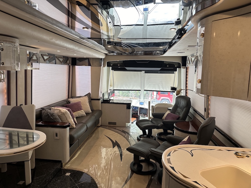 2001 Prevost Featherlite H3-45 For Sale