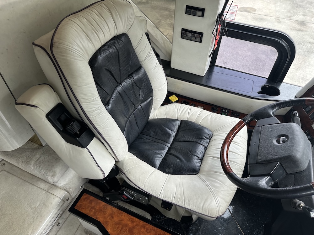 2001 Prevost Featherlite H3-45 For Sale