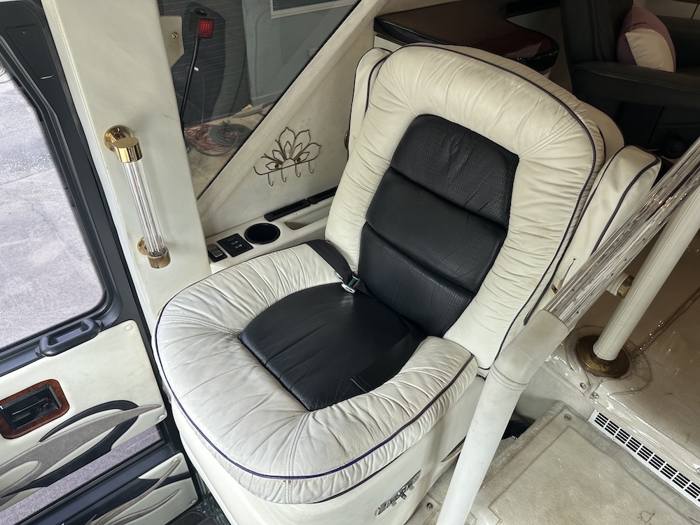 2001 Prevost Featherlite H3-45 For Sale