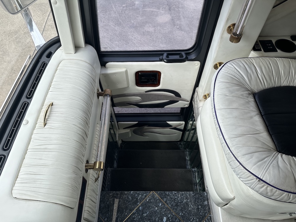 2001 Prevost Featherlite H3-45 For Sale
