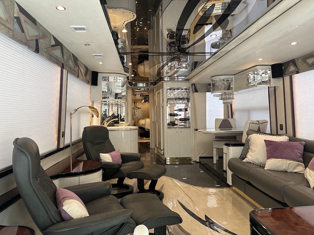 2001 Prevost Featherlite H3-45 For Sale
