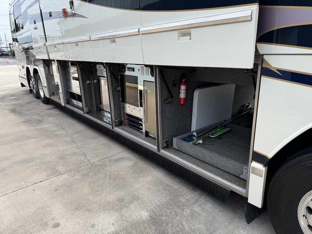 2001 Prevost Featherlite H3-45 For Sale