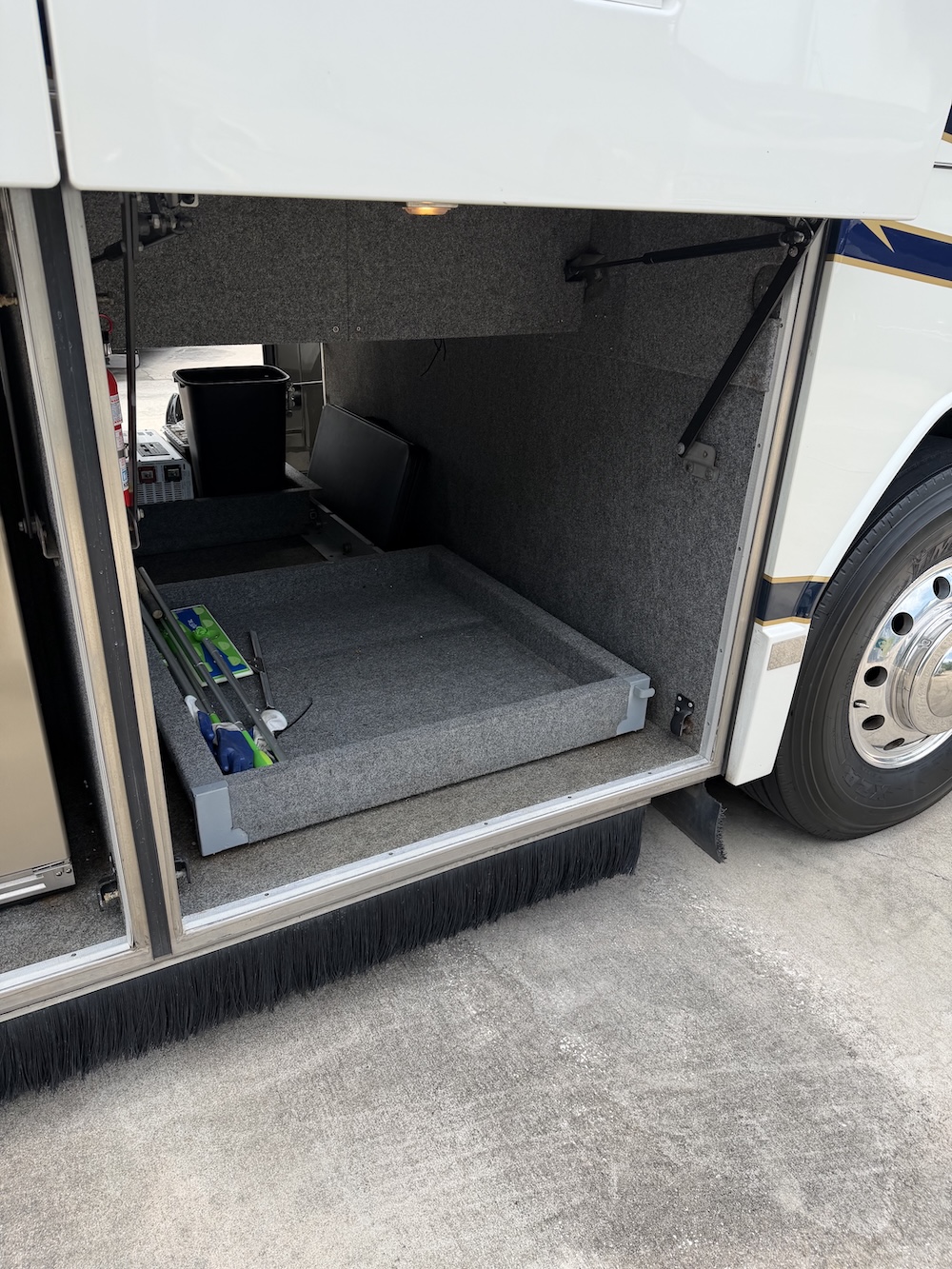 2001 Prevost Featherlite H3-45 For Sale
