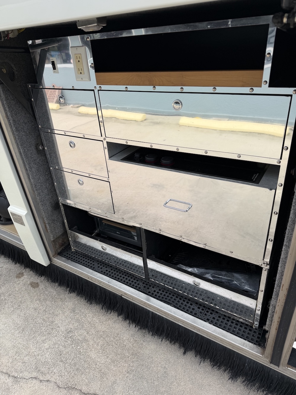 2001 Prevost Featherlite H3-45 For Sale