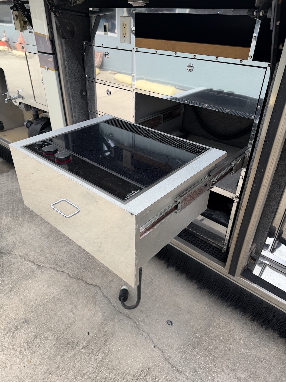 2001 Prevost Featherlite H3-45 For Sale