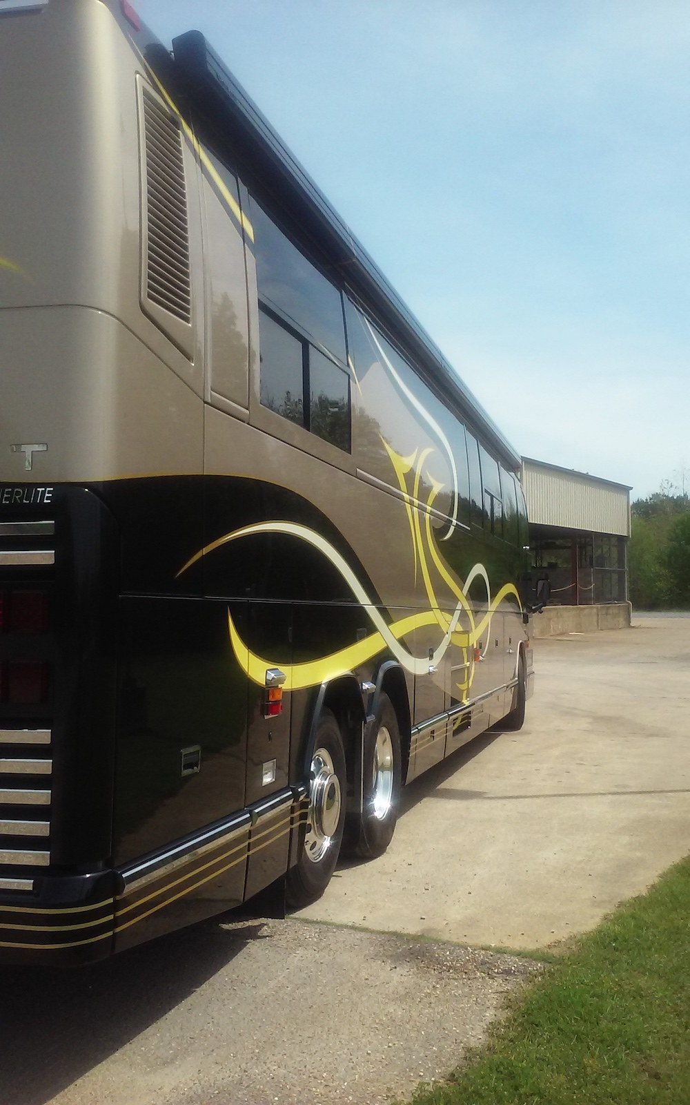 2001 Prevost Featherlite H3-45 For Sale