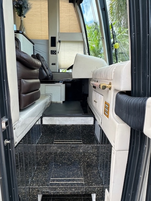 2001 Prevost Featherlite H3-45 For Sale