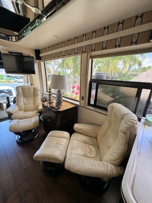 2001 Prevost Featherlite H3-45 For Sale