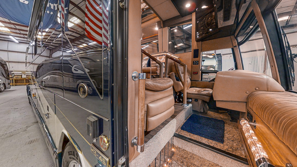 2001 Prevost Featherlite H3-45 For Sale