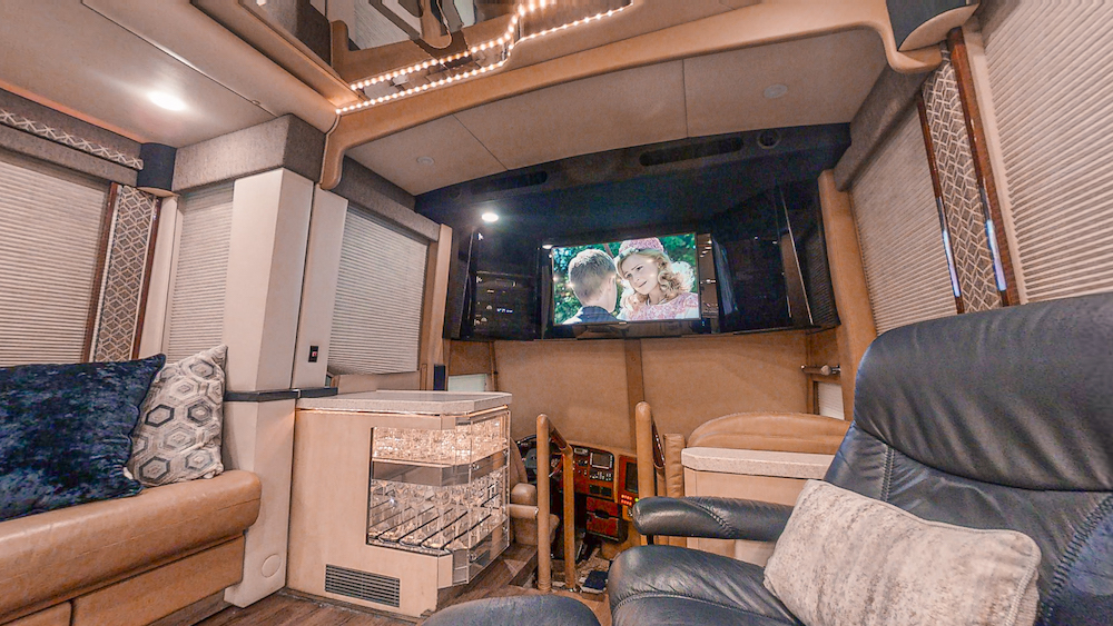 2001 Prevost Featherlite H3-45 For Sale