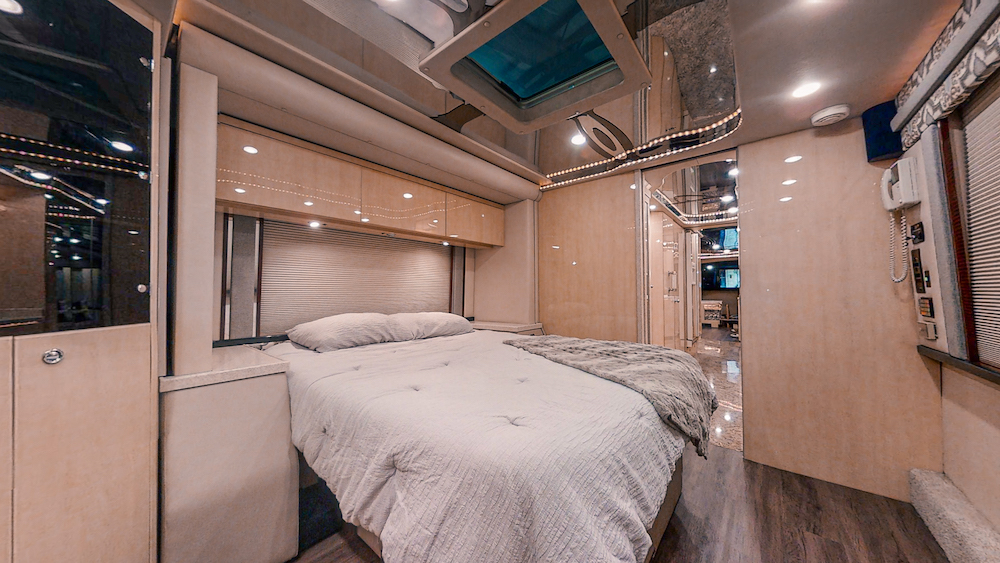 2001 Prevost Featherlite H3-45 For Sale