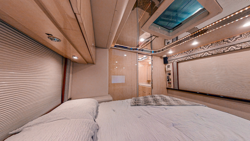 2001 Prevost Featherlite H3-45 For Sale