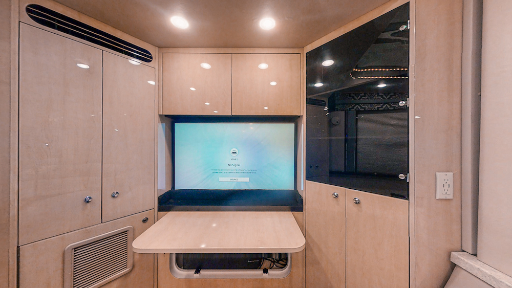 2001 Prevost Featherlite H3-45 For Sale