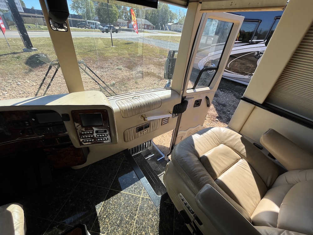 2001 Prevost Featherlite XLII For Sale