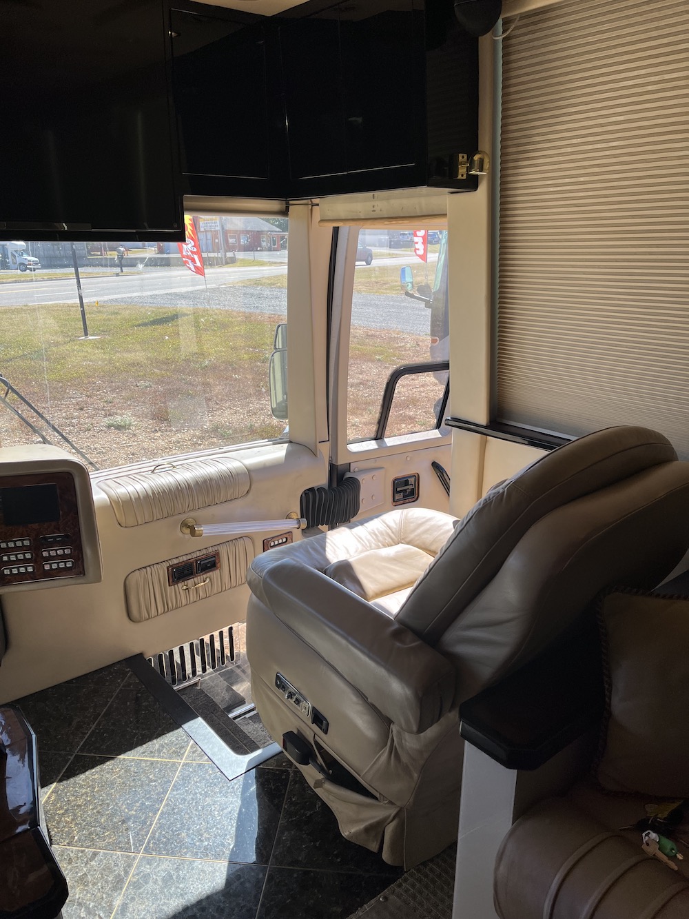 2001 Prevost Featherlite XLII For Sale