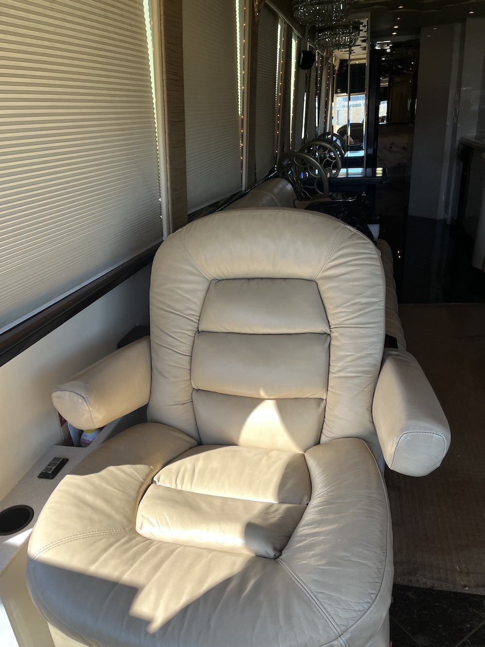 2001 Prevost Featherlite XLII For Sale