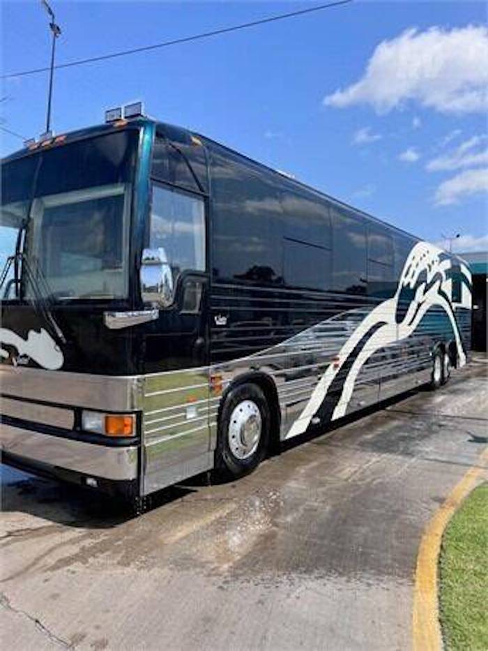 2001 Prevost Featherlite XLII For Sale