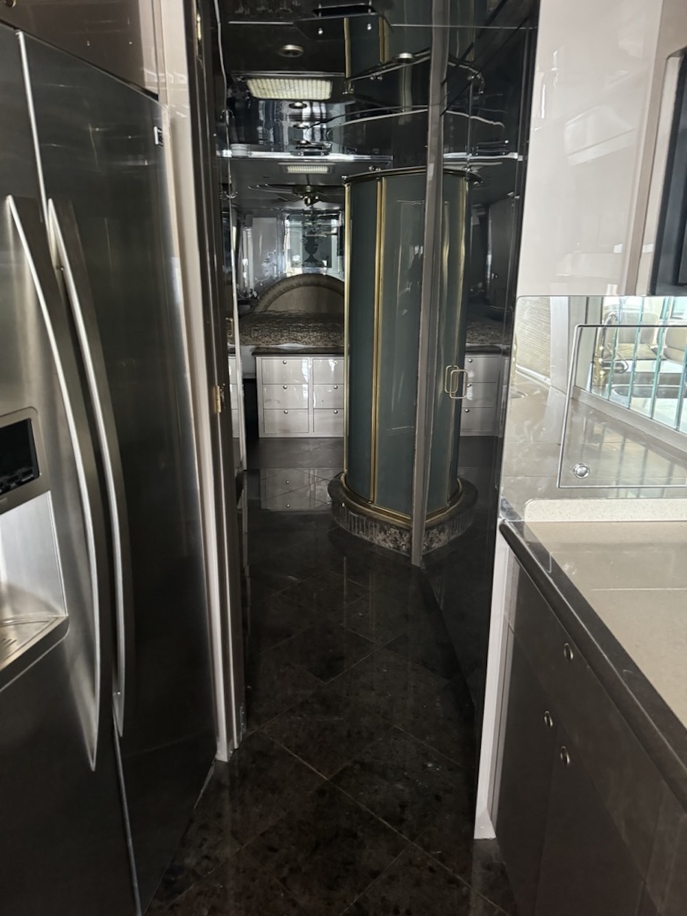 2001 Prevost Featherlite XLII For Sale