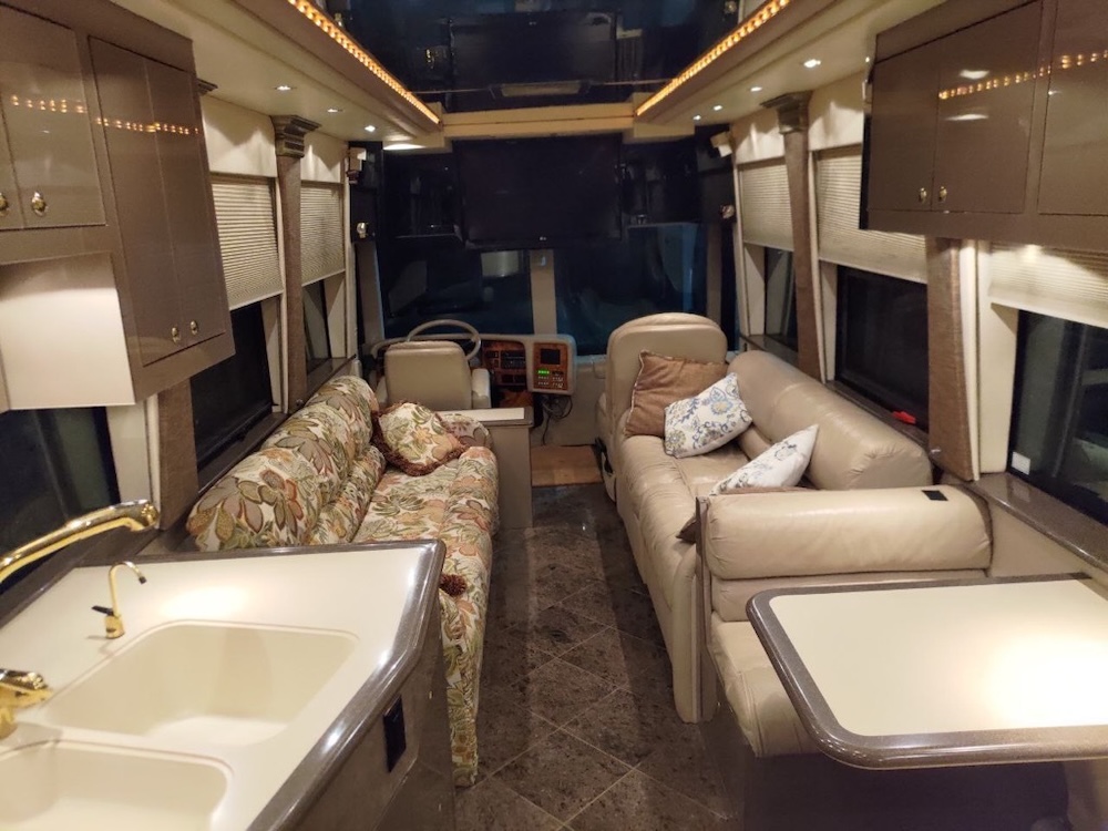 2001 Prevost Featherlite XLII For Sale