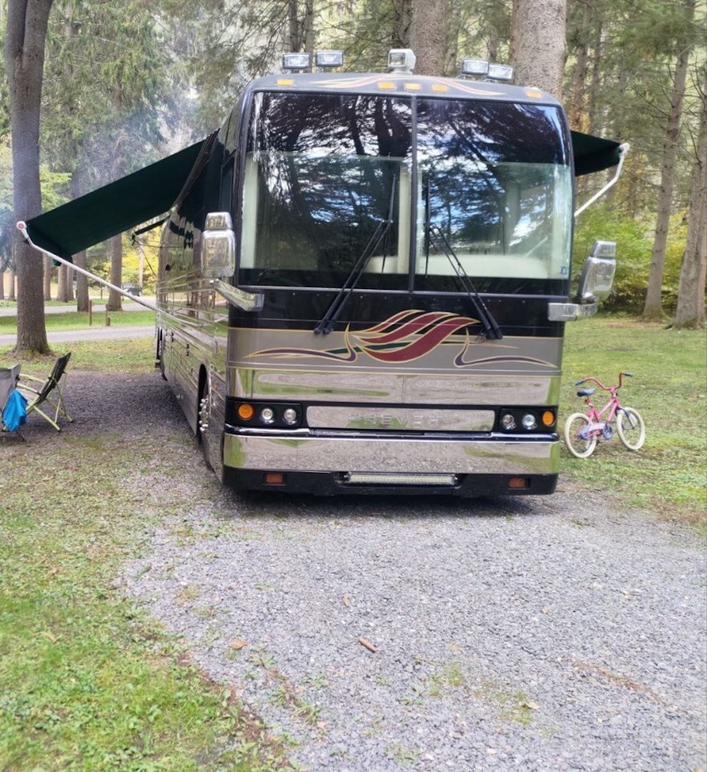 2001 Prevost Featherlite XLII For Sale