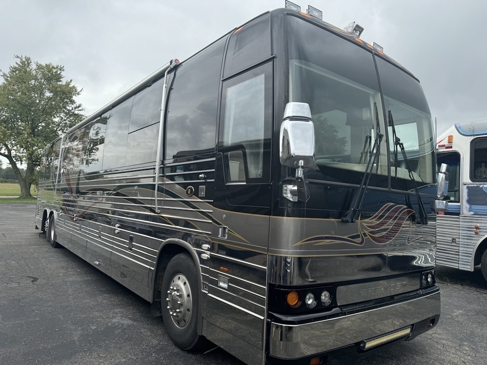 2001 Prevost Featherlite XLII For Sale