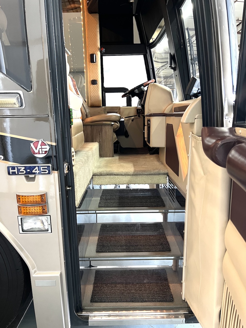 2001 Prevost Liberty H3-45 For Sale