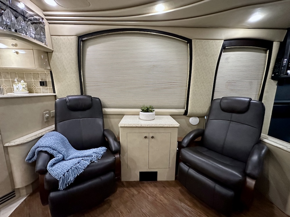 2001 Prevost Liberty H3-45 For Sale