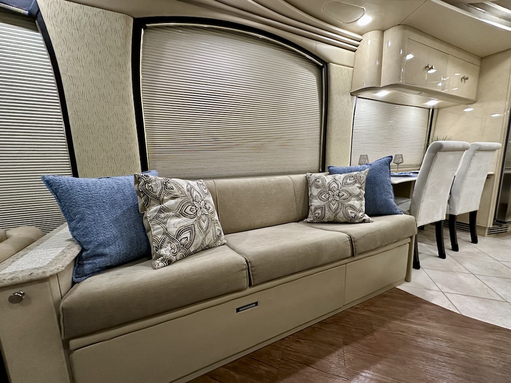2001 Prevost Liberty H3-45 For Sale