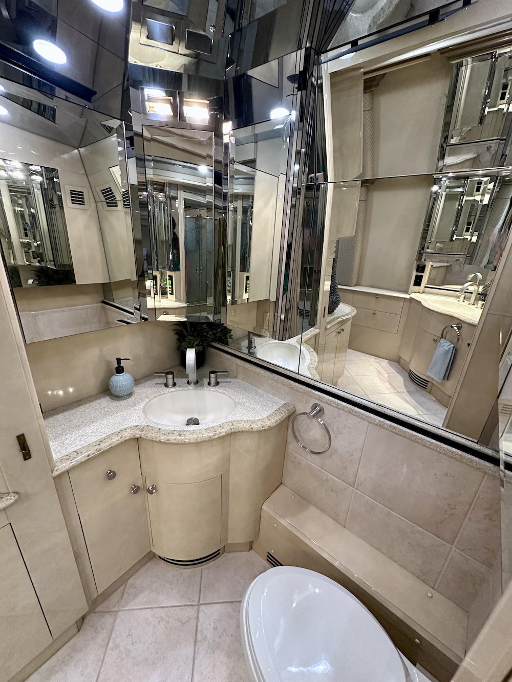 2001 Prevost Liberty H3-45 For Sale