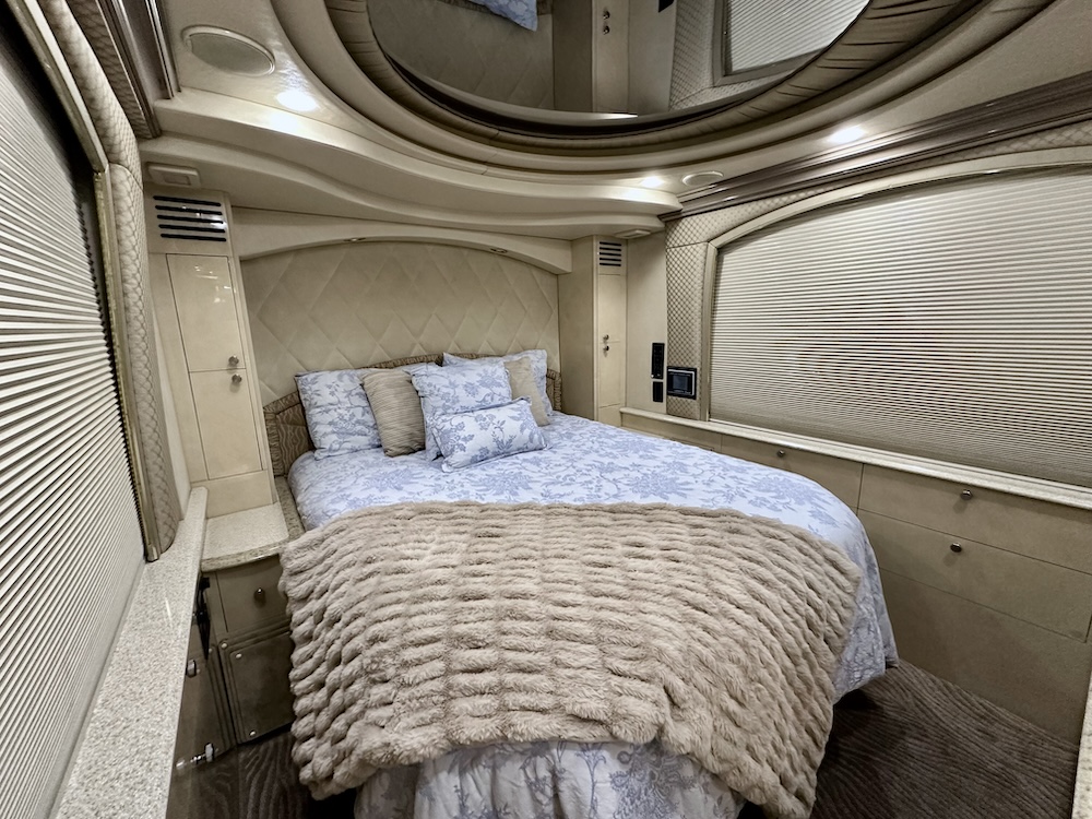 2001 Prevost Liberty H3-45 For Sale