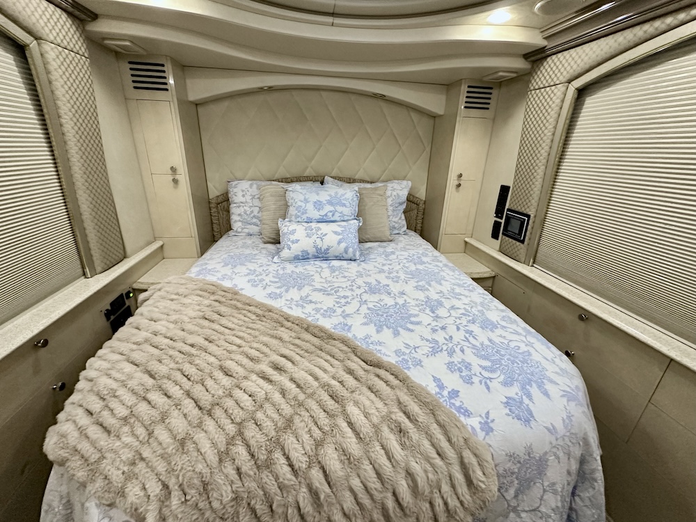 2001 Prevost Liberty H3-45 For Sale