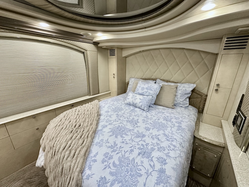 2001 Prevost Liberty H3-45 For Sale