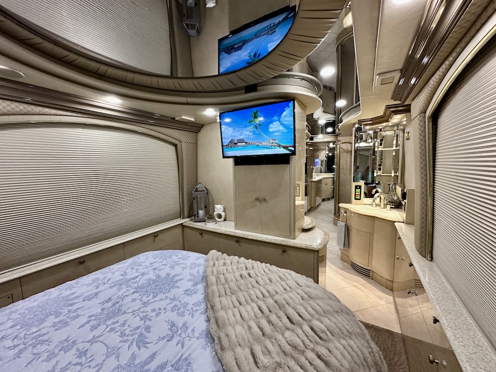2001 Prevost Liberty H3-45 For Sale