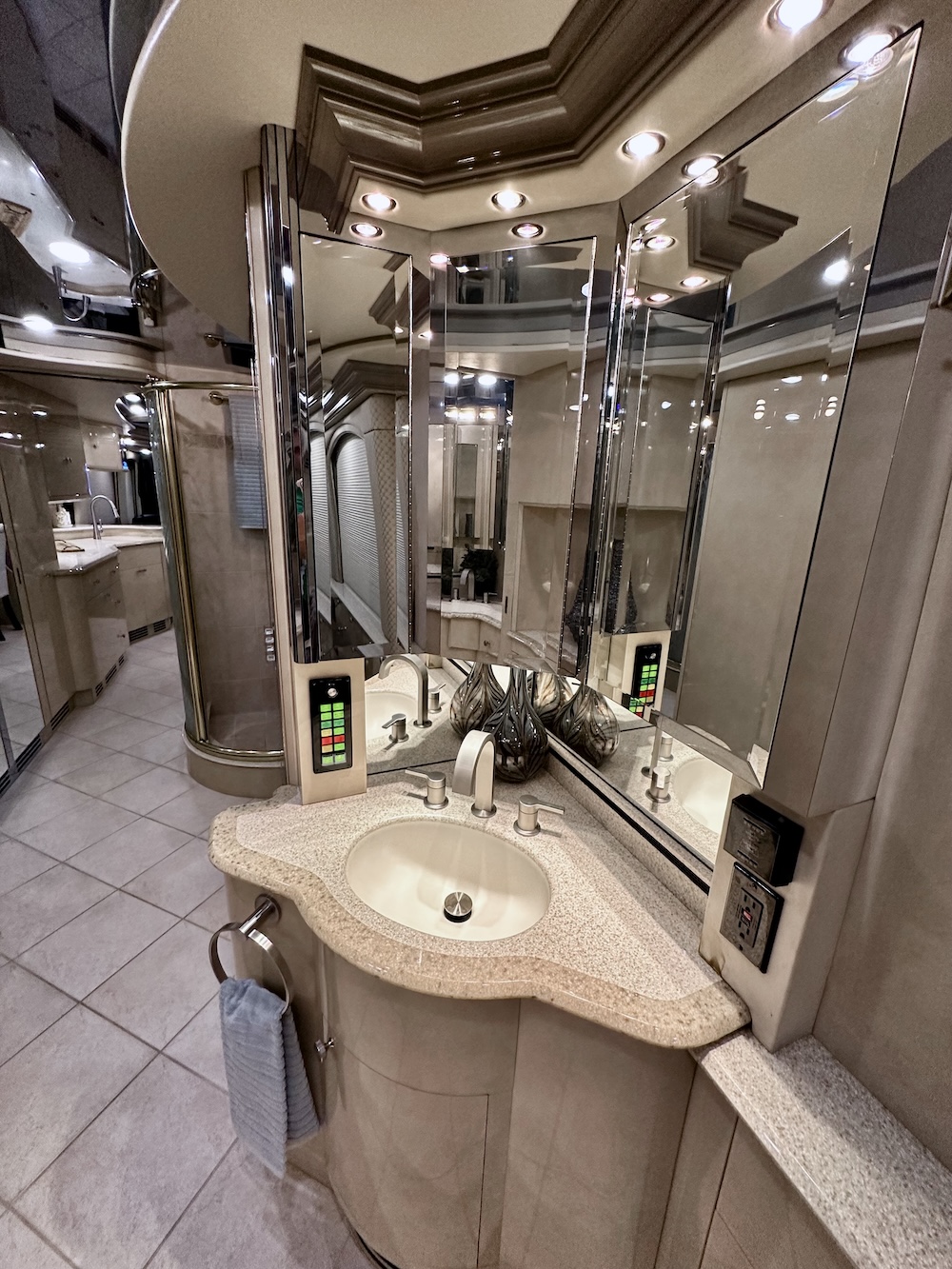 2001 Prevost Liberty H3-45 For Sale