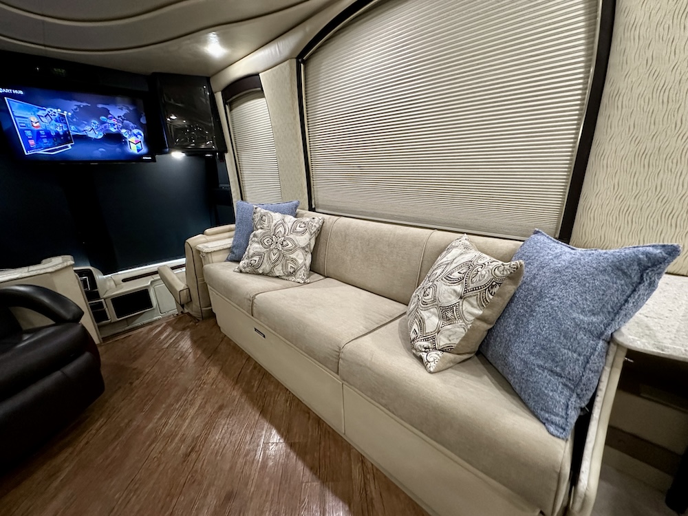 2001 Prevost Liberty H3-45 For Sale