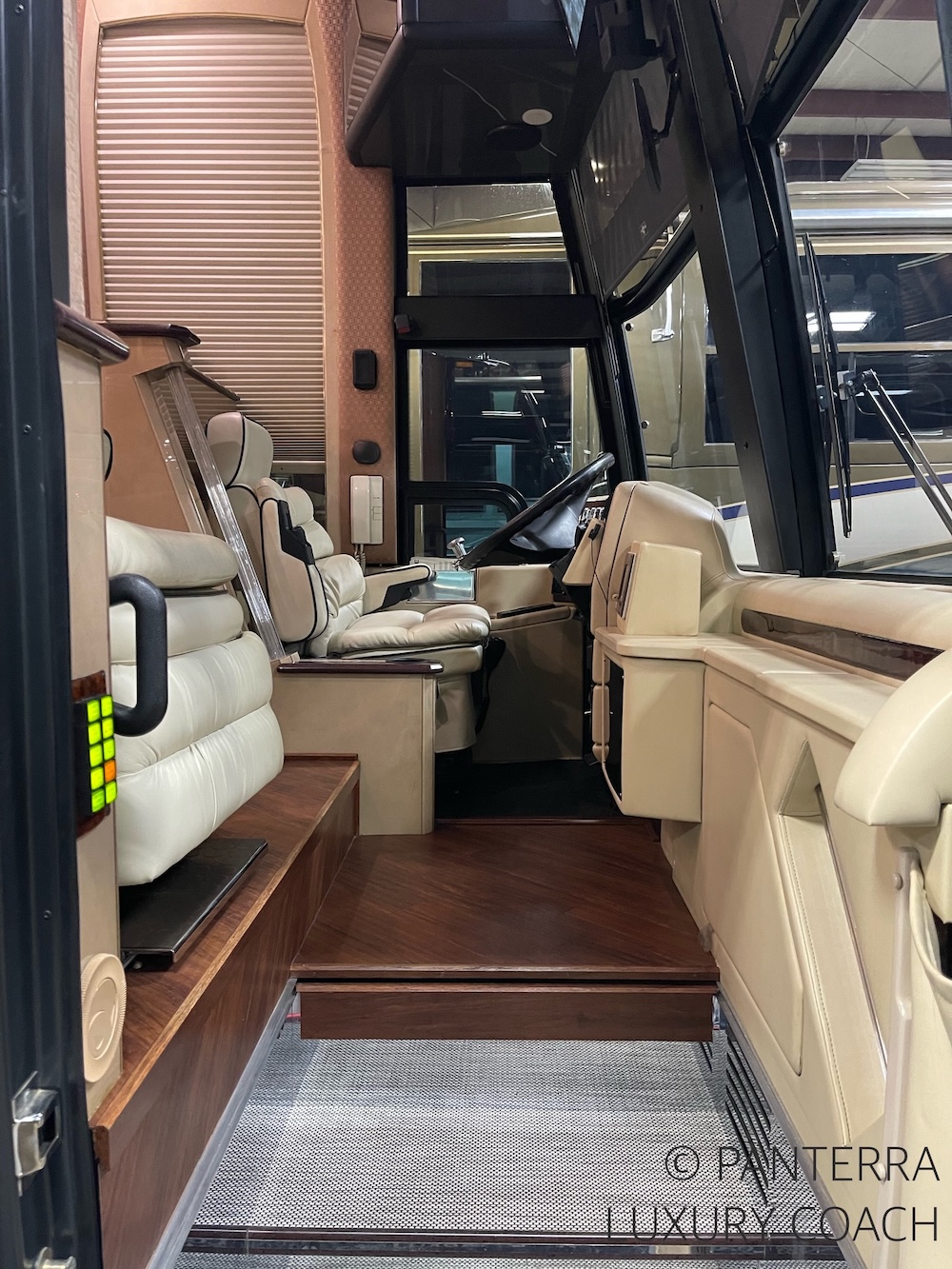 2001 Prevost Liberty H3-45 Non Slide
