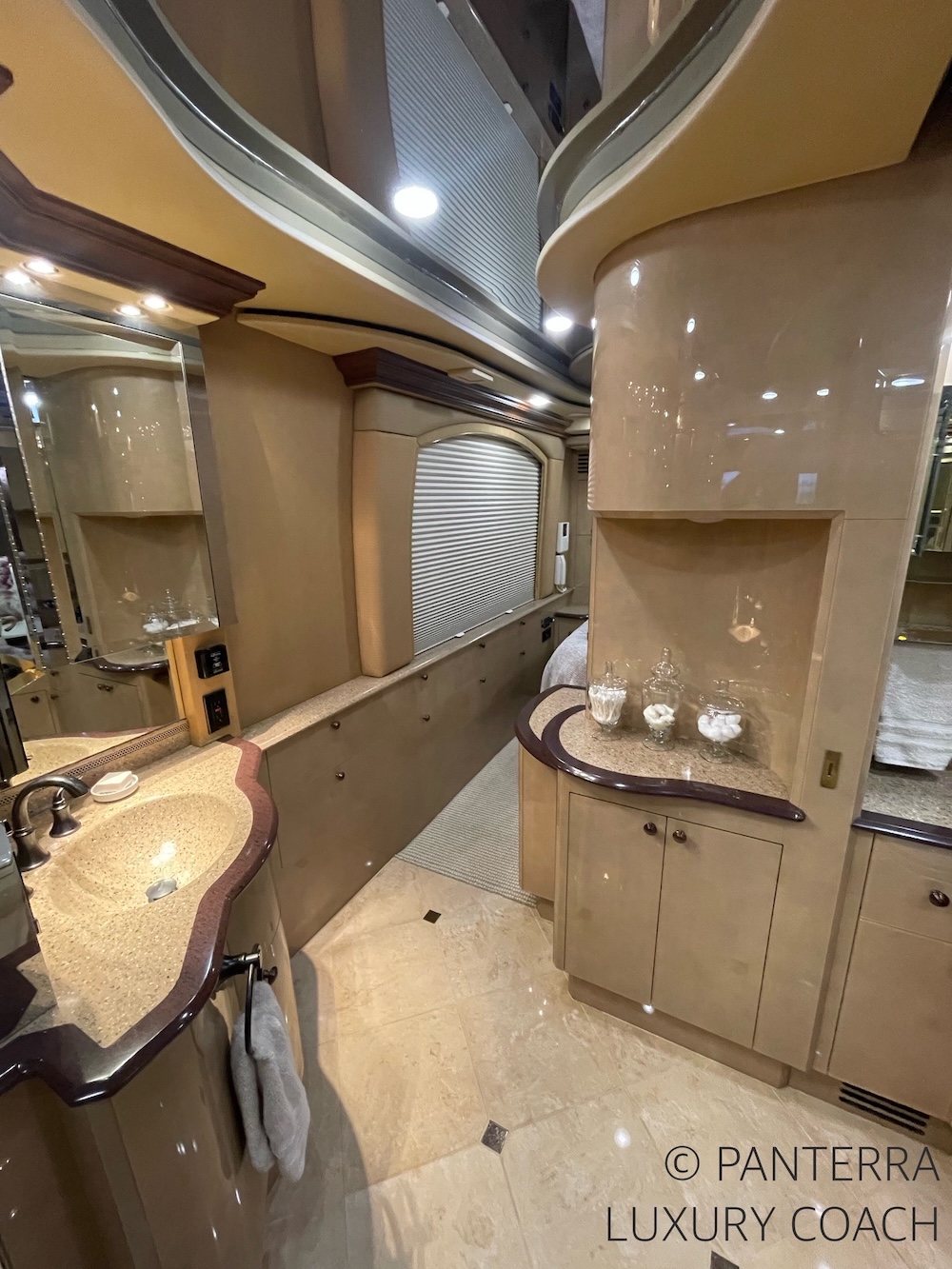 2001 Prevost Liberty H3-45 Non Slide