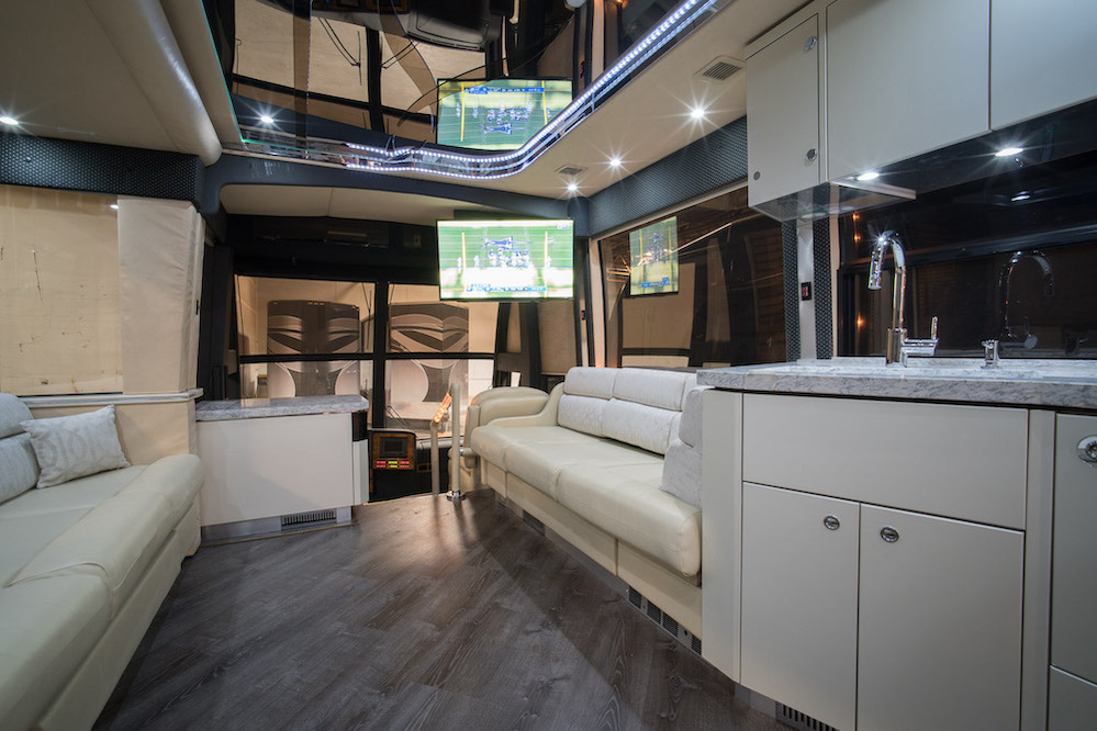 2002 Prevost Featherlite H3-45 For Sale
